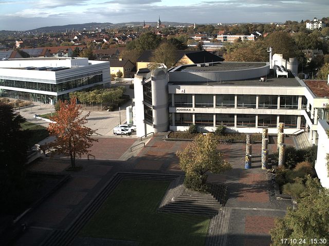 Foto der Webcam: Verwaltungsgebäude, Innenhof mit Audimax, Hörsaal-Gebäude 1