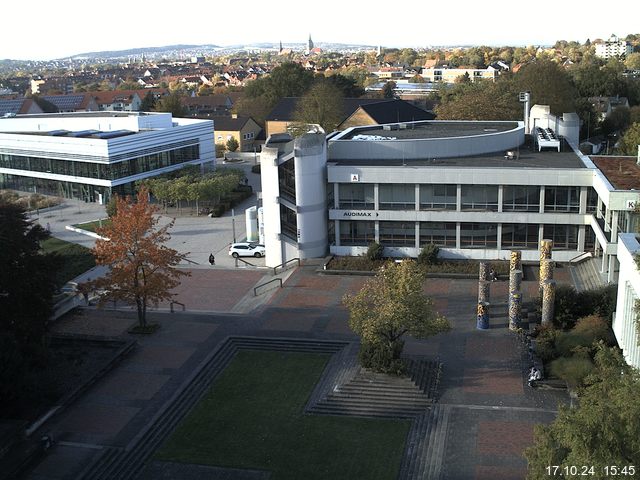 Foto der Webcam: Verwaltungsgebäude, Innenhof mit Audimax, Hörsaal-Gebäude 1