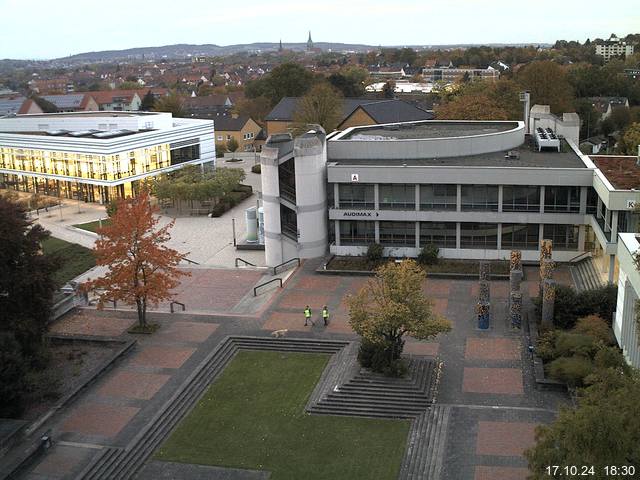 Foto der Webcam: Verwaltungsgebäude, Innenhof mit Audimax, Hörsaal-Gebäude 1