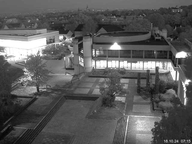 Foto der Webcam: Verwaltungsgebäude, Innenhof mit Audimax, Hörsaal-Gebäude 1