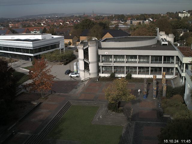 Foto der Webcam: Verwaltungsgebäude, Innenhof mit Audimax, Hörsaal-Gebäude 1