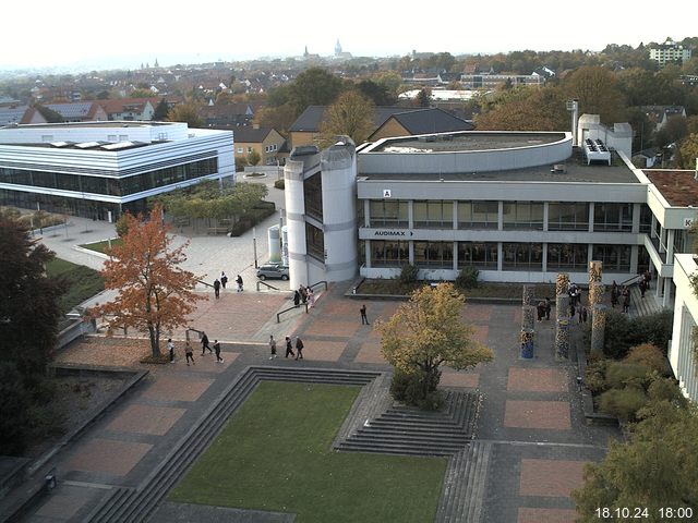 Foto der Webcam: Verwaltungsgebäude, Innenhof mit Audimax, Hörsaal-Gebäude 1