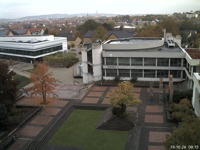 Foto der Webcam: Verwaltungsgebäude, Innenhof mit Audimax, Hörsaal-Gebäude 1