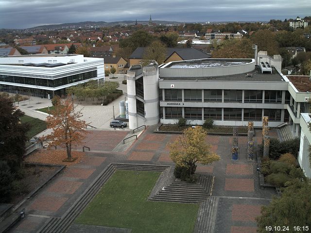 Foto der Webcam: Verwaltungsgebäude, Innenhof mit Audimax, Hörsaal-Gebäude 1