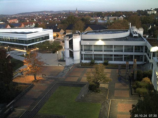 Foto der Webcam: Verwaltungsgebäude, Innenhof mit Audimax, Hörsaal-Gebäude 1