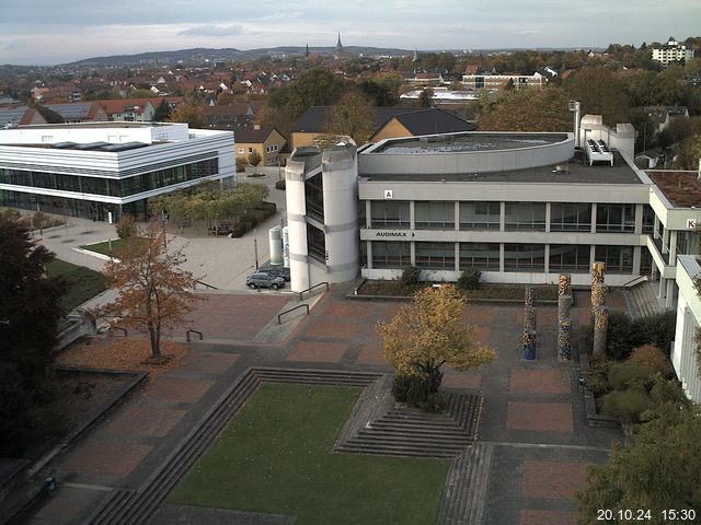 Foto der Webcam: Verwaltungsgebäude, Innenhof mit Audimax, Hörsaal-Gebäude 1