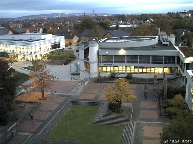 Foto der Webcam: Verwaltungsgebäude, Innenhof mit Audimax, Hörsaal-Gebäude 1