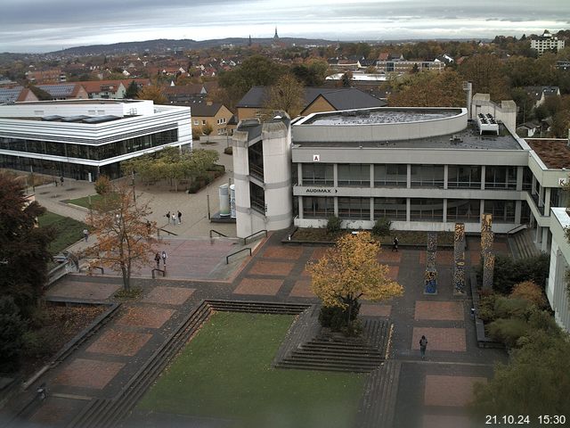 Foto der Webcam: Verwaltungsgebäude, Innenhof mit Audimax, Hörsaal-Gebäude 1