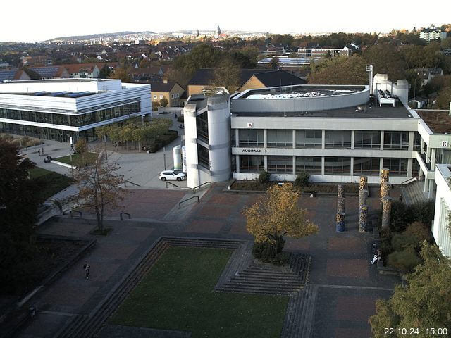 Foto der Webcam: Verwaltungsgebäude, Innenhof mit Audimax, Hörsaal-Gebäude 1