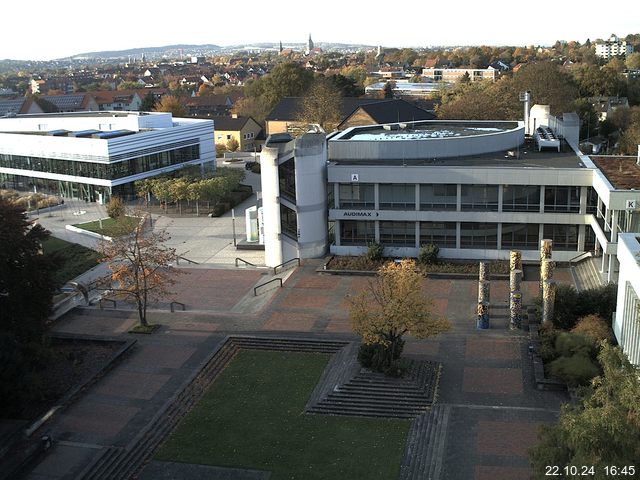 Foto der Webcam: Verwaltungsgebäude, Innenhof mit Audimax, Hörsaal-Gebäude 1