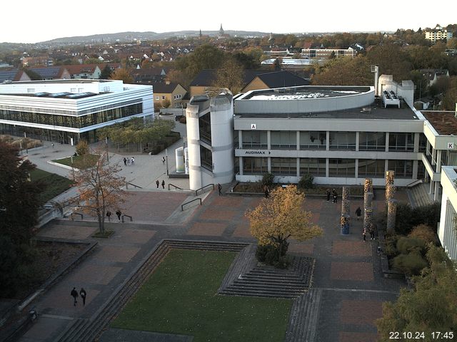 Foto der Webcam: Verwaltungsgebäude, Innenhof mit Audimax, Hörsaal-Gebäude 1