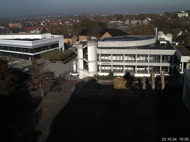 Foto der Webcam: Verwaltungsgebäude, Innenhof mit Audimax, Hörsaal-Gebäude 1