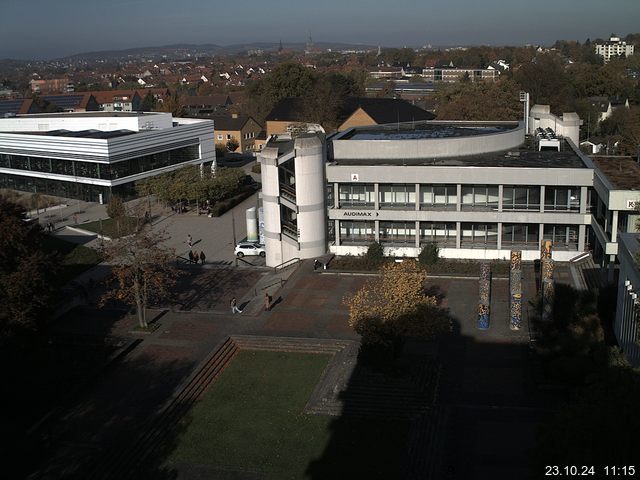 Foto der Webcam: Verwaltungsgebäude, Innenhof mit Audimax, Hörsaal-Gebäude 1