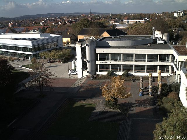 Foto der Webcam: Verwaltungsgebäude, Innenhof mit Audimax, Hörsaal-Gebäude 1