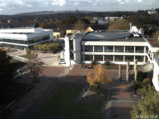 Foto der Webcam: Verwaltungsgebäude, Innenhof mit Audimax, Hörsaal-Gebäude 1