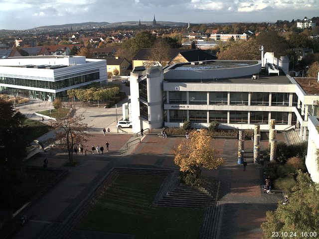 Foto der Webcam: Verwaltungsgebäude, Innenhof mit Audimax, Hörsaal-Gebäude 1