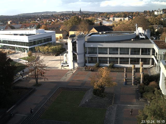 Foto der Webcam: Verwaltungsgebäude, Innenhof mit Audimax, Hörsaal-Gebäude 1