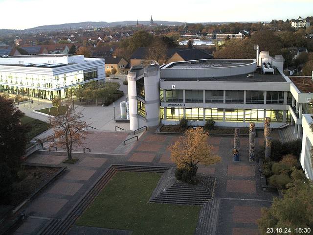 Foto der Webcam: Verwaltungsgebäude, Innenhof mit Audimax, Hörsaal-Gebäude 1