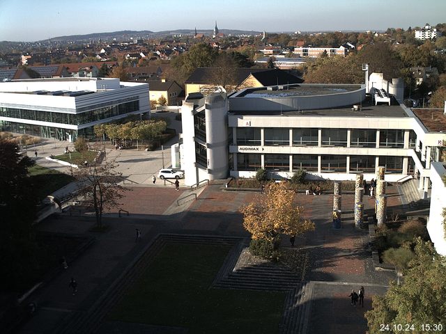 Foto der Webcam: Verwaltungsgebäude, Innenhof mit Audimax, Hörsaal-Gebäude 1