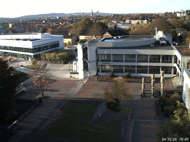 Foto der Webcam: Verwaltungsgebäude, Innenhof mit Audimax, Hörsaal-Gebäude 1