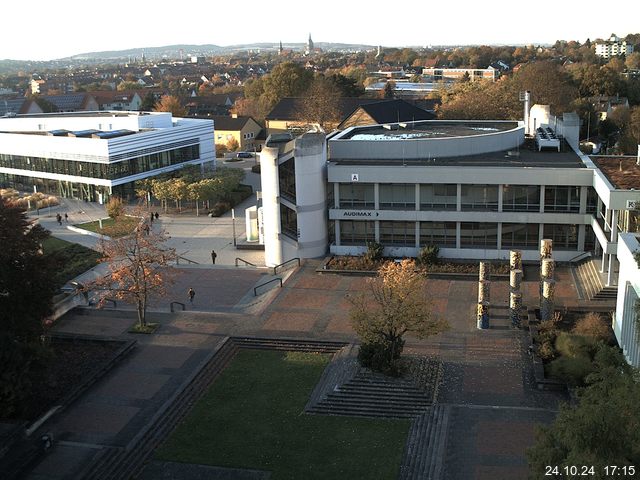 Foto der Webcam: Verwaltungsgebäude, Innenhof mit Audimax, Hörsaal-Gebäude 1