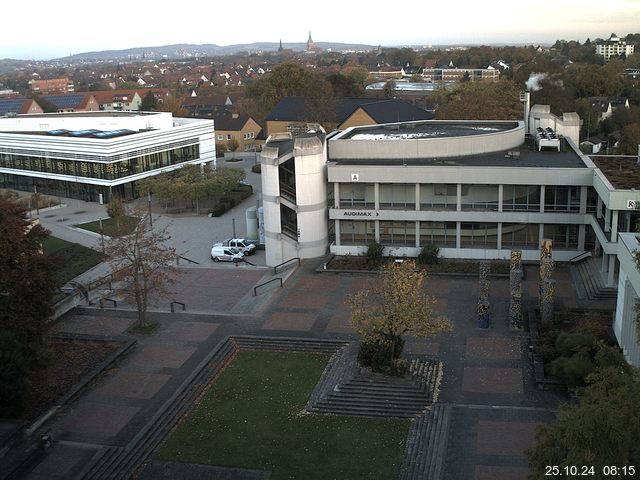 Foto der Webcam: Verwaltungsgebäude, Innenhof mit Audimax, Hörsaal-Gebäude 1