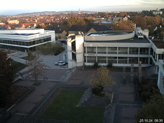 Foto der Webcam: Verwaltungsgebäude, Innenhof mit Audimax, Hörsaal-Gebäude 1