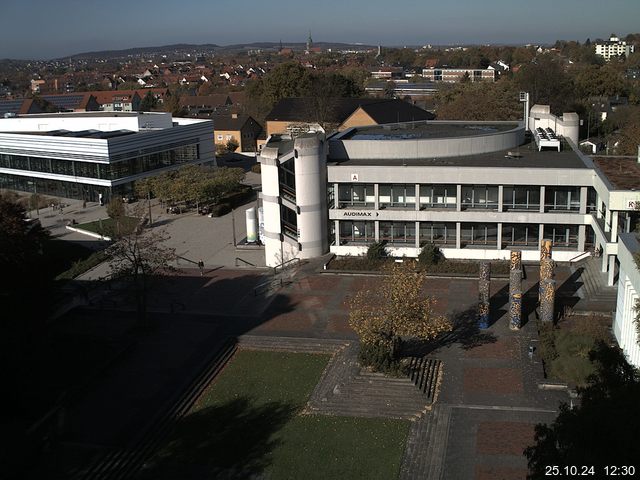 Foto der Webcam: Verwaltungsgebäude, Innenhof mit Audimax, Hörsaal-Gebäude 1