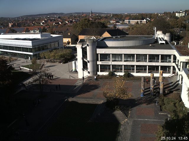 Foto der Webcam: Verwaltungsgebäude, Innenhof mit Audimax, Hörsaal-Gebäude 1