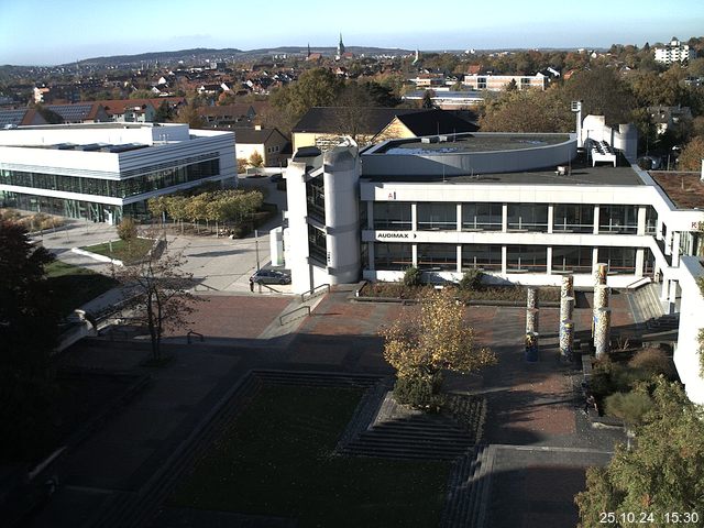 Foto der Webcam: Verwaltungsgebäude, Innenhof mit Audimax, Hörsaal-Gebäude 1