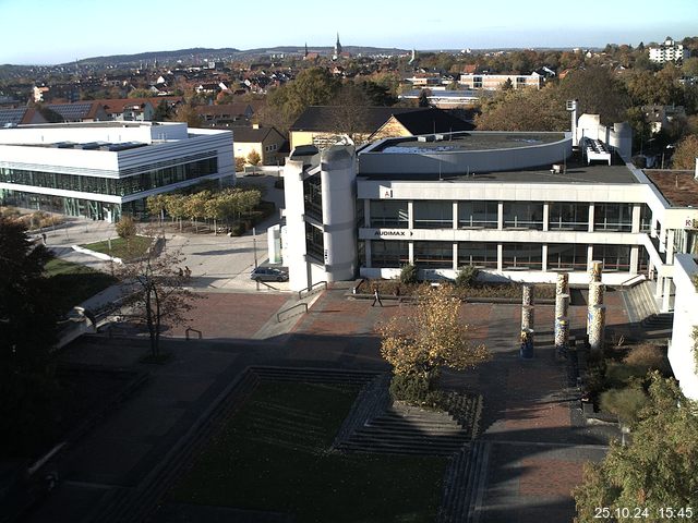 Foto der Webcam: Verwaltungsgebäude, Innenhof mit Audimax, Hörsaal-Gebäude 1