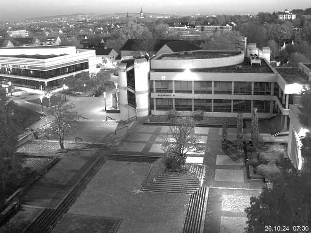 Foto der Webcam: Verwaltungsgebäude, Innenhof mit Audimax, Hörsaal-Gebäude 1