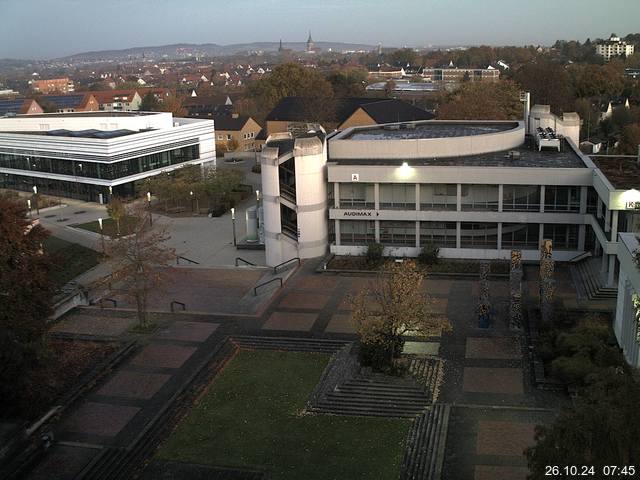 Foto der Webcam: Verwaltungsgebäude, Innenhof mit Audimax, Hörsaal-Gebäude 1