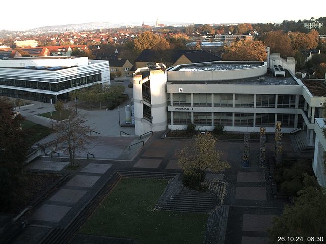 Foto der Webcam: Verwaltungsgebäude, Innenhof mit Audimax, Hörsaal-Gebäude 1