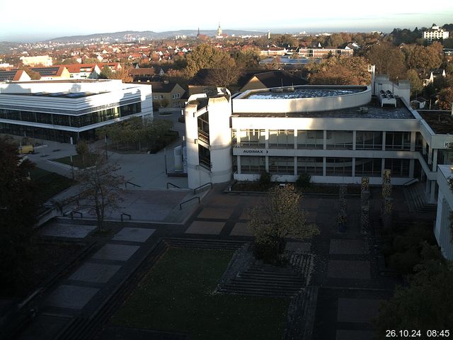 Foto der Webcam: Verwaltungsgebäude, Innenhof mit Audimax, Hörsaal-Gebäude 1