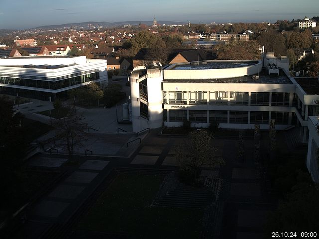 Foto der Webcam: Verwaltungsgebäude, Innenhof mit Audimax, Hörsaal-Gebäude 1