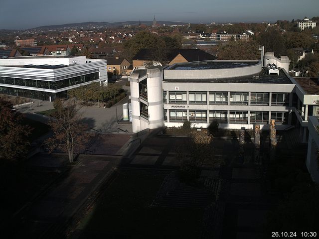 Foto der Webcam: Verwaltungsgebäude, Innenhof mit Audimax, Hörsaal-Gebäude 1