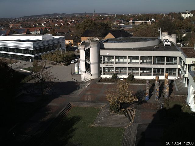 Foto der Webcam: Verwaltungsgebäude, Innenhof mit Audimax, Hörsaal-Gebäude 1