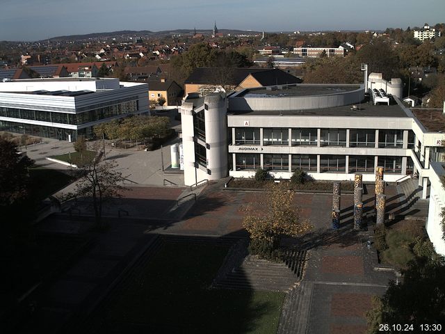 Foto der Webcam: Verwaltungsgebäude, Innenhof mit Audimax, Hörsaal-Gebäude 1