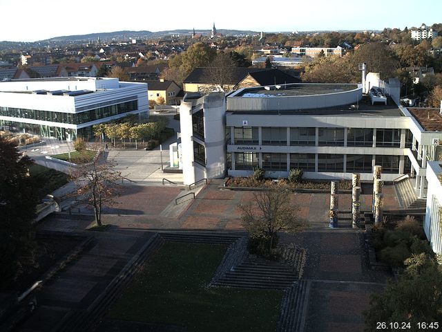 Foto der Webcam: Verwaltungsgebäude, Innenhof mit Audimax, Hörsaal-Gebäude 1