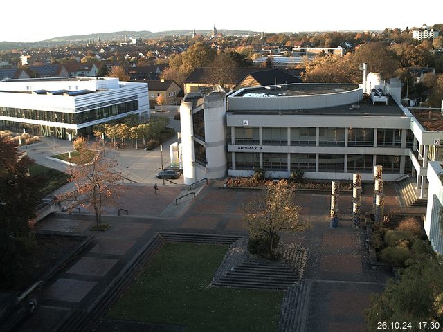 Foto der Webcam: Verwaltungsgebäude, Innenhof mit Audimax, Hörsaal-Gebäude 1