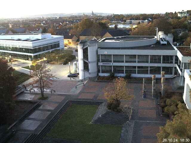 Foto der Webcam: Verwaltungsgebäude, Innenhof mit Audimax, Hörsaal-Gebäude 1