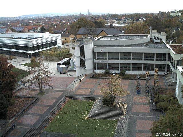 Foto der Webcam: Verwaltungsgebäude, Innenhof mit Audimax, Hörsaal-Gebäude 1