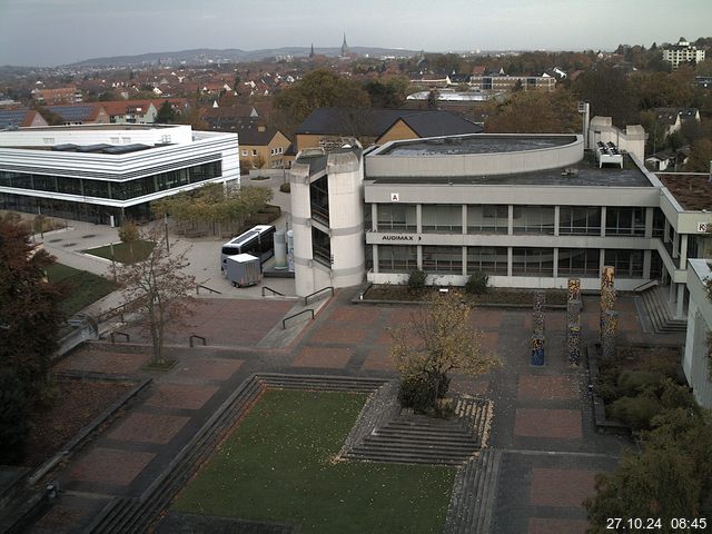 Foto der Webcam: Verwaltungsgebäude, Innenhof mit Audimax, Hörsaal-Gebäude 1