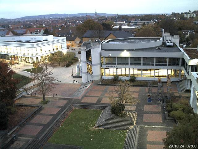 Foto der Webcam: Verwaltungsgebäude, Innenhof mit Audimax, Hörsaal-Gebäude 1