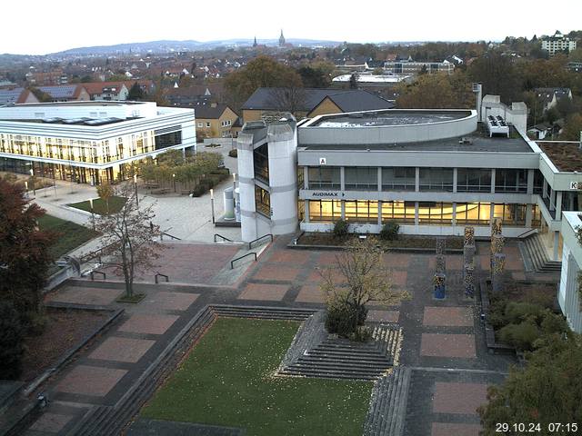 Foto der Webcam: Verwaltungsgebäude, Innenhof mit Audimax, Hörsaal-Gebäude 1