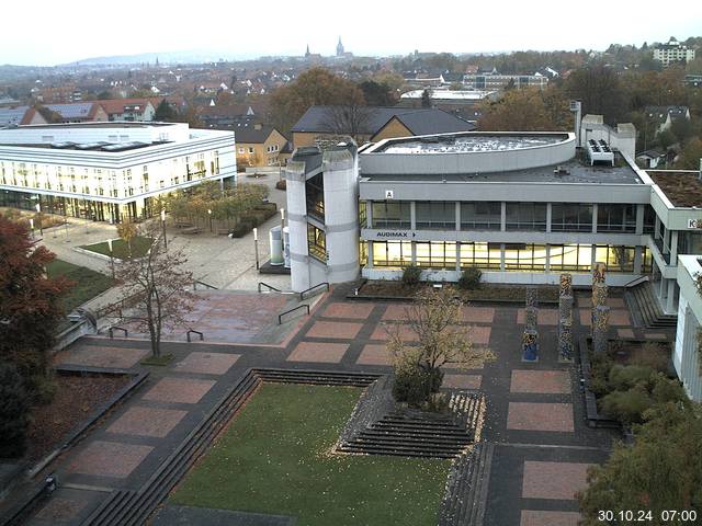 Foto der Webcam: Verwaltungsgebäude, Innenhof mit Audimax, Hörsaal-Gebäude 1