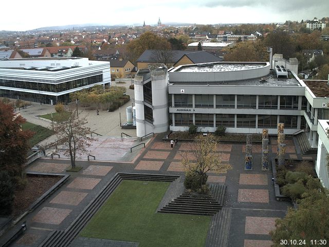 Foto der Webcam: Verwaltungsgebäude, Innenhof mit Audimax, Hörsaal-Gebäude 1