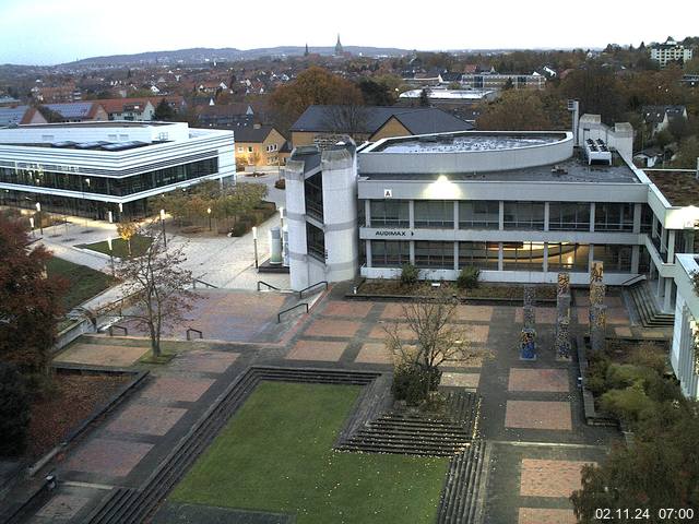 Foto der Webcam: Verwaltungsgebäude, Innenhof mit Audimax, Hörsaal-Gebäude 1