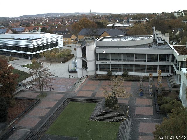 Foto der Webcam: Verwaltungsgebäude, Innenhof mit Audimax, Hörsaal-Gebäude 1